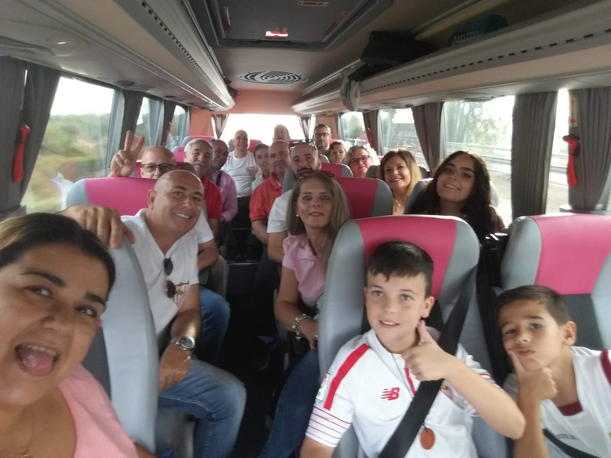 La peña de Bailén, camino de Sevilla. Vamos mi Sevilla!!!!!