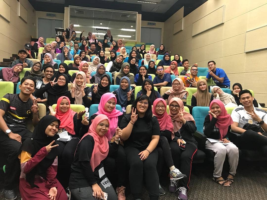 UiTM_BESSS's tweet photo. #AdminSayangSemua #BESSSEYH 💞✨🌍 https://t.co/6ndbPcUoSR