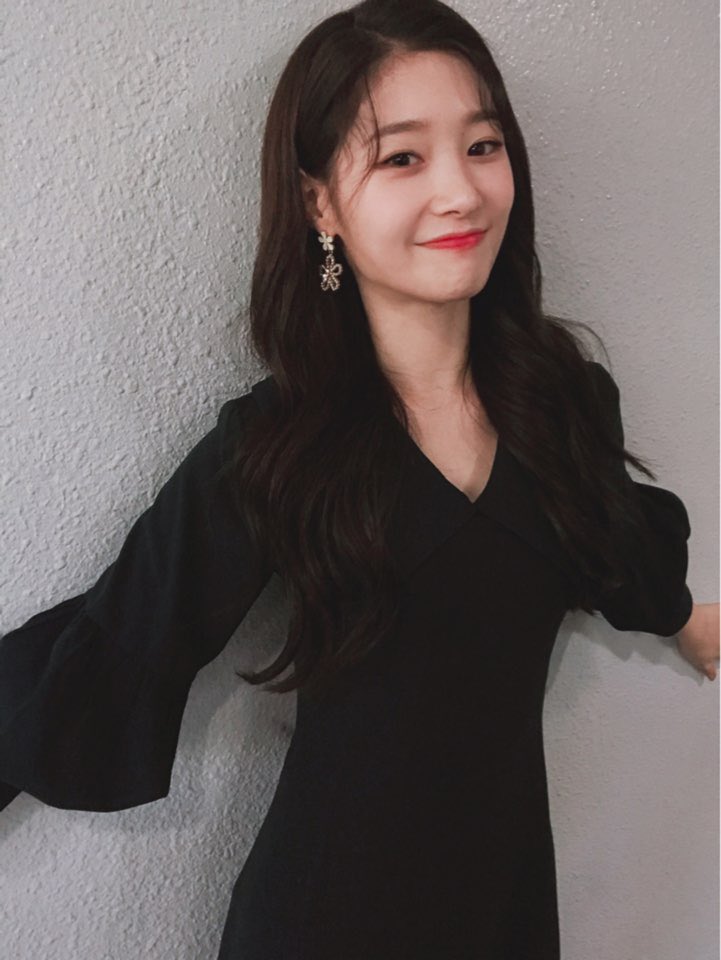 dia_official's tweet photo. 오늘도 채연이와 함께해주셔서 감사합니다❤️ 에이드 행복하고 즐거운 주말 보내세요! 
#DIA #AID #채연 https://t.co/PjyxYtQbTI
