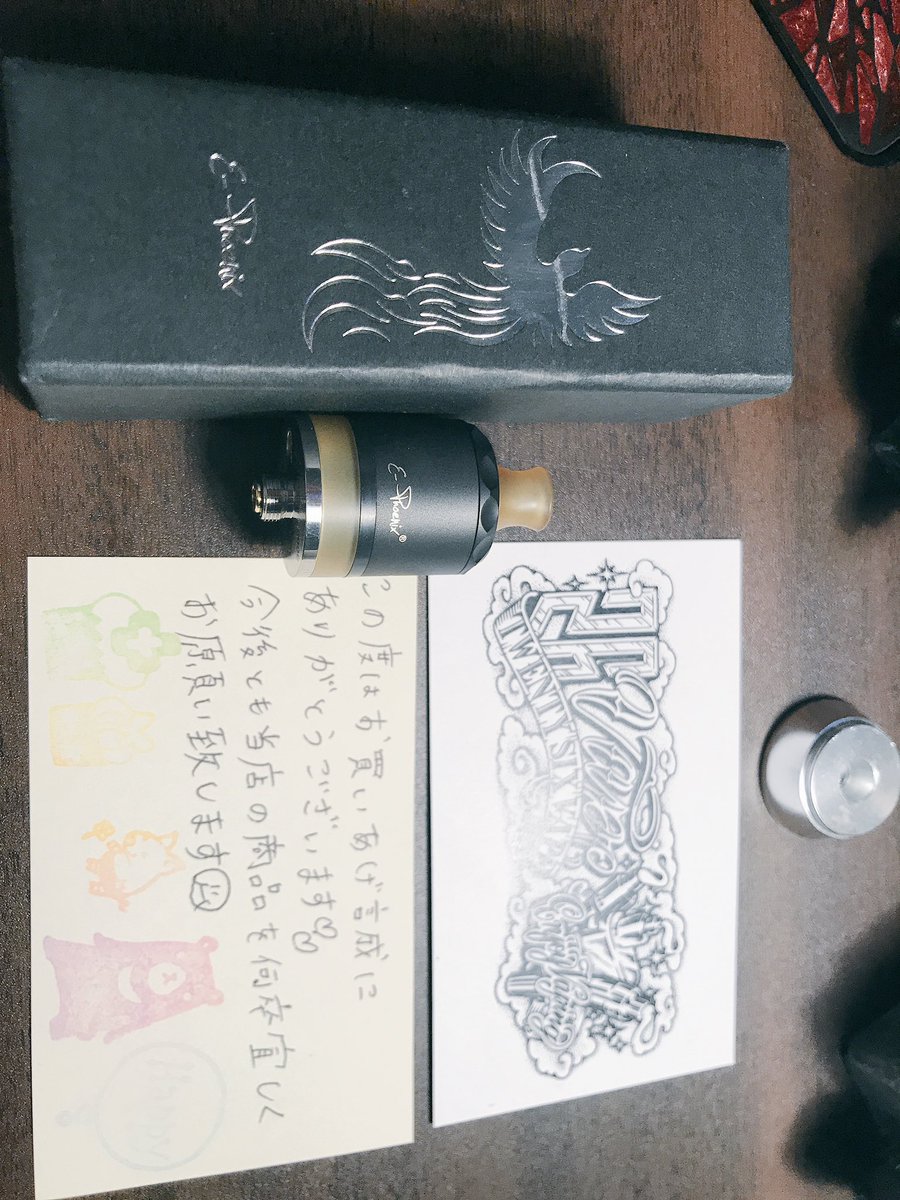 anthem8810's tweet photo. 久々の着弾🌝
RUDRA V2はこれがゴール
やっぱりE-Phoenix好きだなー。
26VAPEさん、お手紙ありがとうございます。
#VAPE #26VAPE #ePhoenix https://t.co/bIOd6CXcN2