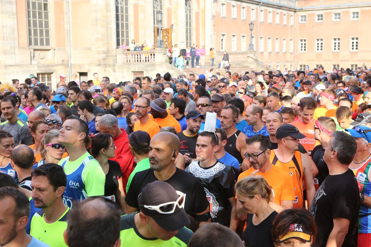 mulhouse's tweet photo. Départ du Grand #Mulhouse Trail Urbain ce matin ! 12,6 km dans les rues, escaliers et sentiers de Mulhouse... Bon courage à tous les coureurs ! #GMTU #trail https://t.co/wPKXGfarPM