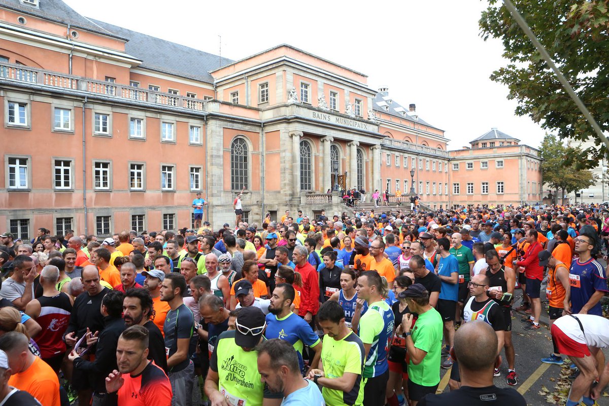 mulhouse's tweet photo. Départ du Grand #Mulhouse Trail Urbain ce matin ! 12,6 km dans les rues, escaliers et sentiers de Mulhouse... Bon courage à tous les coureurs ! #GMTU #trail https://t.co/wPKXGfarPM