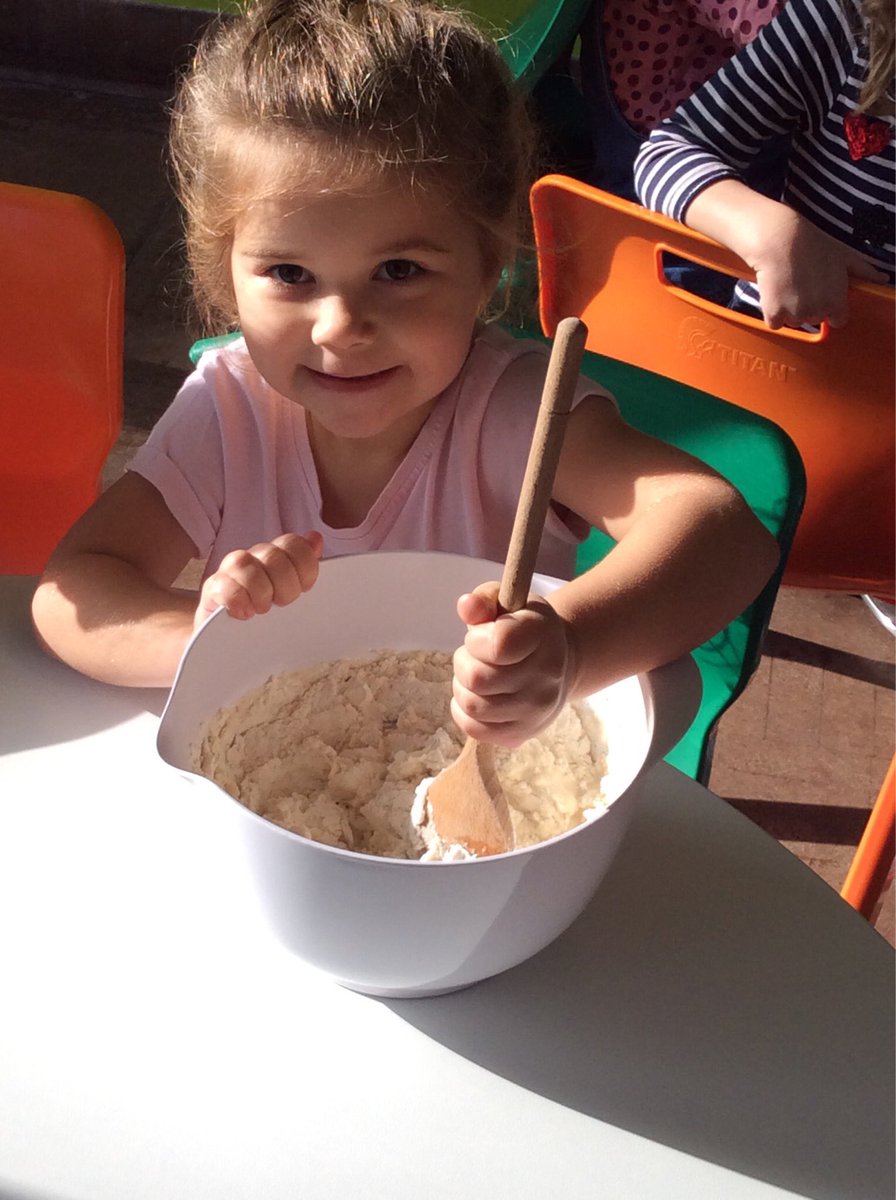 WeAreStWilliams's tweet photo. Friday was a busy day! Any tips for our little bakers @PaulHollywood  @PrueLeith ?
#hopingforahollywoodhandshake #minibakeoff https://t.co/8HEw9MEAvB