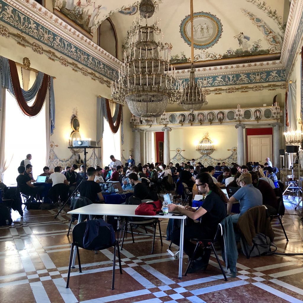 CodemotionIT's tweet photo. In questo momento, 250 sviluppatori stanno creando progetti innovativi nel salone da ballo dello splendido @Capodimonte_mus per #hacknight18, l’hackathon che anticipa @MakerFaireRome, organizzato da @Reg_Campania e promosso da @CampaniaCompete. Forza ragazzi!! https://t.co/o8v0CeRbx4