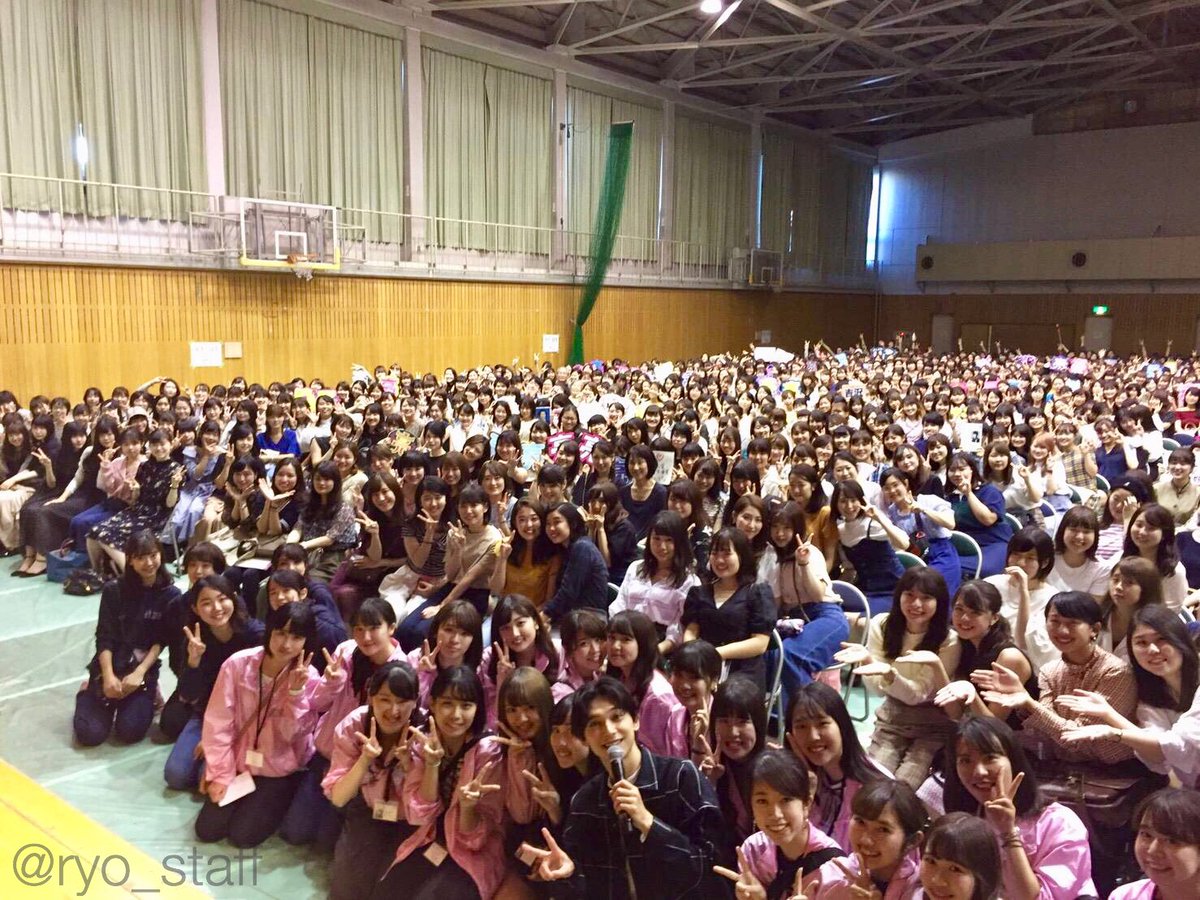 ryo_staff's tweet photo. 本日今年の学園祭ツアー笑、始まりました🎤✨ 学習院女子大学実行委員会の皆さま、いらしていただいた皆さま、ありがとうございました‼️吉沢からのお願いもあり、司会はできるだけ川島葵さんにお願いしています。楽しい秋になりそうです😊
今年入ったstaff🙋🏻‍♂️撮影集合写真📸切れてたらごめんなさい🙏 https://t.co/UVT2p8yVtp