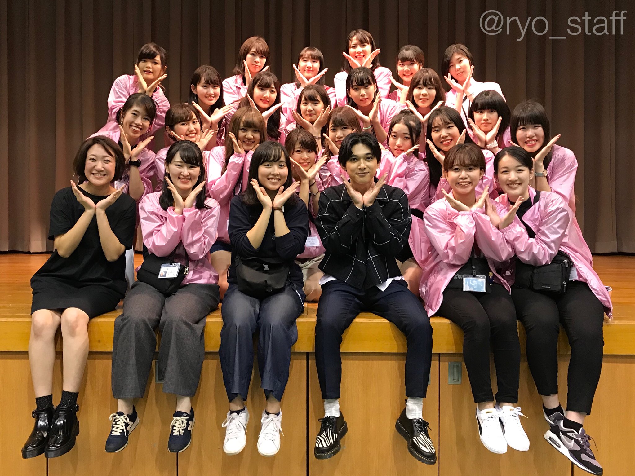 吉沢亮 Staff 本日今年の学園祭ツアー笑 始まりました 学習院女子大学実行委員会の皆さま いらしていただいた皆さま ありがとうございました 吉沢からのお願いもあり 司会はできるだけ川島葵さんにお願いしています 楽しい秋になりそうです 吉沢亮 Staff 本日今年の学園祭ツアー笑 始まりました 学習院女子大学実行委員会の皆さま いらしていただいた皆さま ありがとうございました 吉沢からのお願いもあり 司会はできるだけ川島葵さんにお願いしています 楽しい秋になりそうです