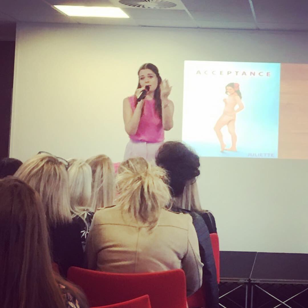 Juliette Burton FOLLOW ME ON BLUESKY tweet media