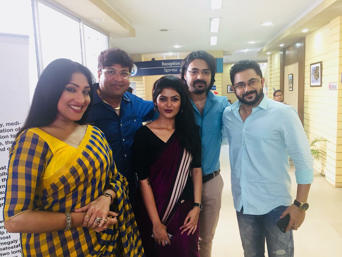 WeRSaayonians's tweet photo. #Atithi #ItsRolling 😎🎬
@sayani06 @RituparnaSpeaks @myslf_soham https://t.co/YZvnG7Zc5i