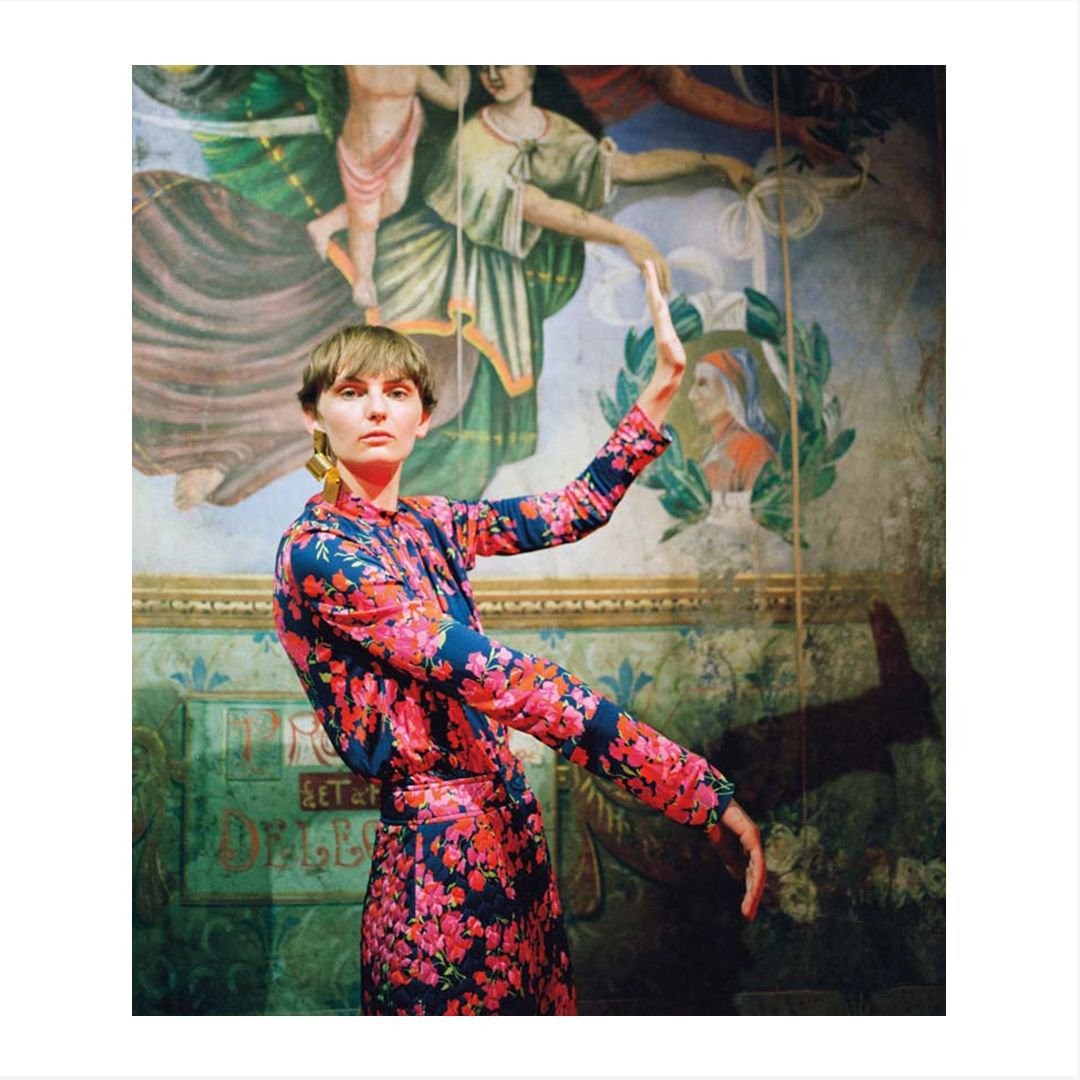 MulberryEngland's tweet photo. Screen Sirens: For AW'18, our Creative Director #JohnnyCoca was inspired by the glamour of the silver screen - and we love @ODDAmagazine's take on our seasonal theme. Starring #OliwiaLis, photographed by #ScottiLeonardo and styled by #GeorgiaTal.
#MulberryEngland https://t.co/hxZK46EF7m