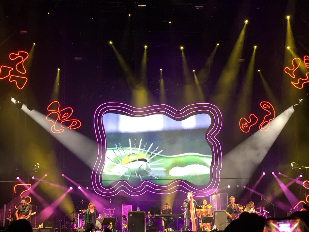 LauraCDt's tweet photo. Insuperable anoche en Murcia @ManoloGarciaQ @manologarcia_c https://t.co/sVud5hPI6g