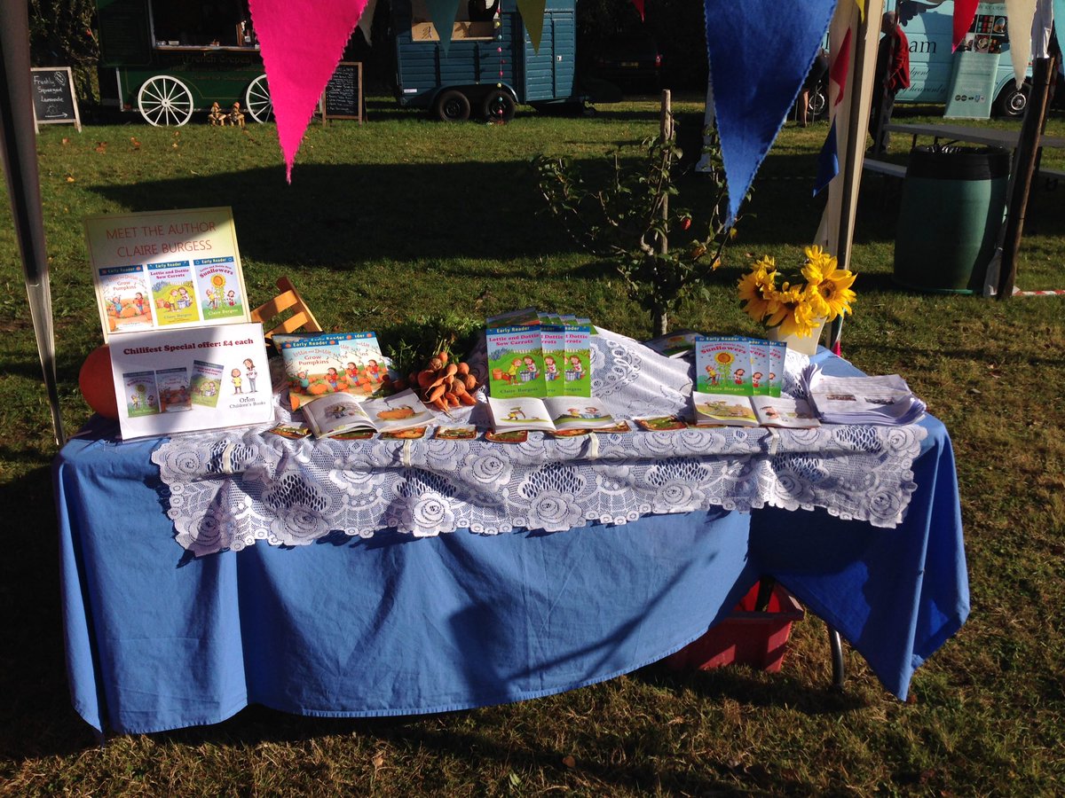 clairesallotmen's tweet photo. Day 2 @Victoriana_NG #ChallockChilliFest The sun is shining, it's lovely and warm. So come on down and have a wonderful day with Lottie and Dottie. https://t.co/lZr5Pnd1F3
