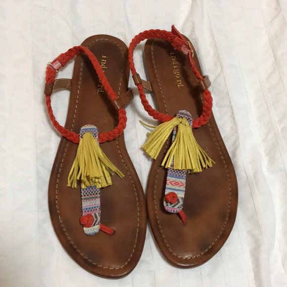 Timeless_babe's tweet photo. So good I had to share! Check out all the items I'm loving on @Poshmarkapp #poshmark #fashion #style #shopmycloset #indigord #kellykatie #toms: https://t.co/JRfr22JUET https://t.co/vtibqliaW5