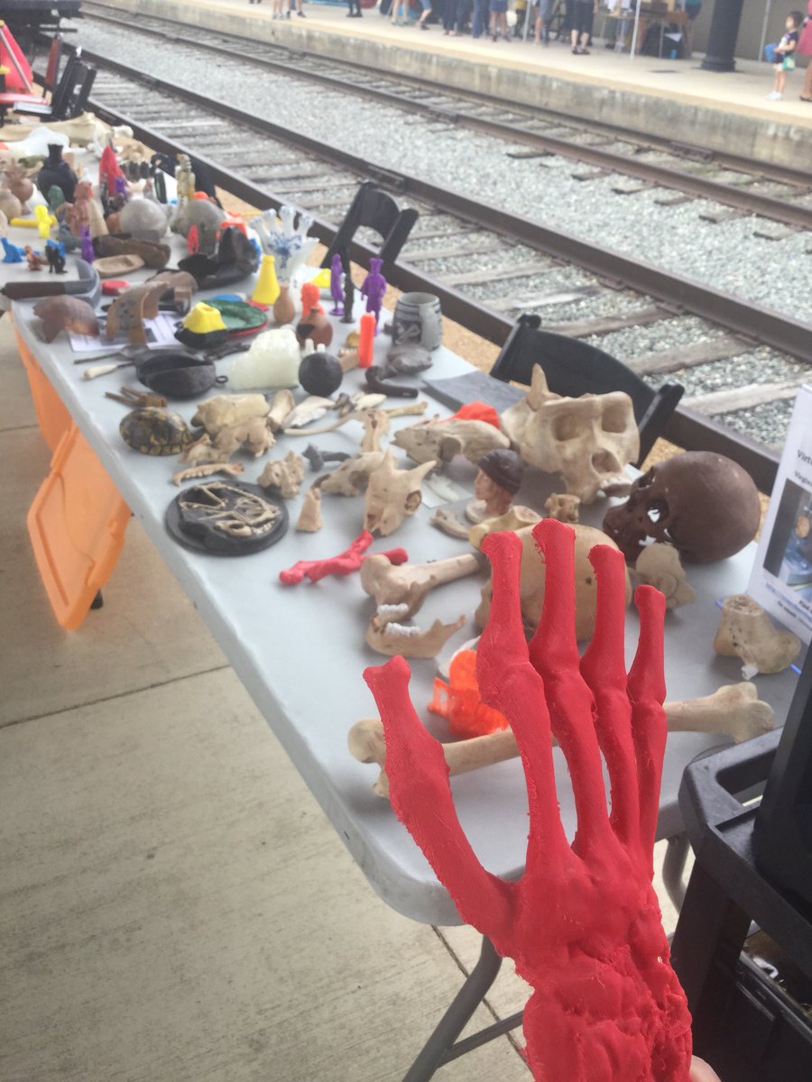 VCLatVCU's tweet photo. I needed a hand yesterday #virtualcurationlab #rvamakerfest #rvamakerfest2018 https://t.co/iBCOLtWzeR