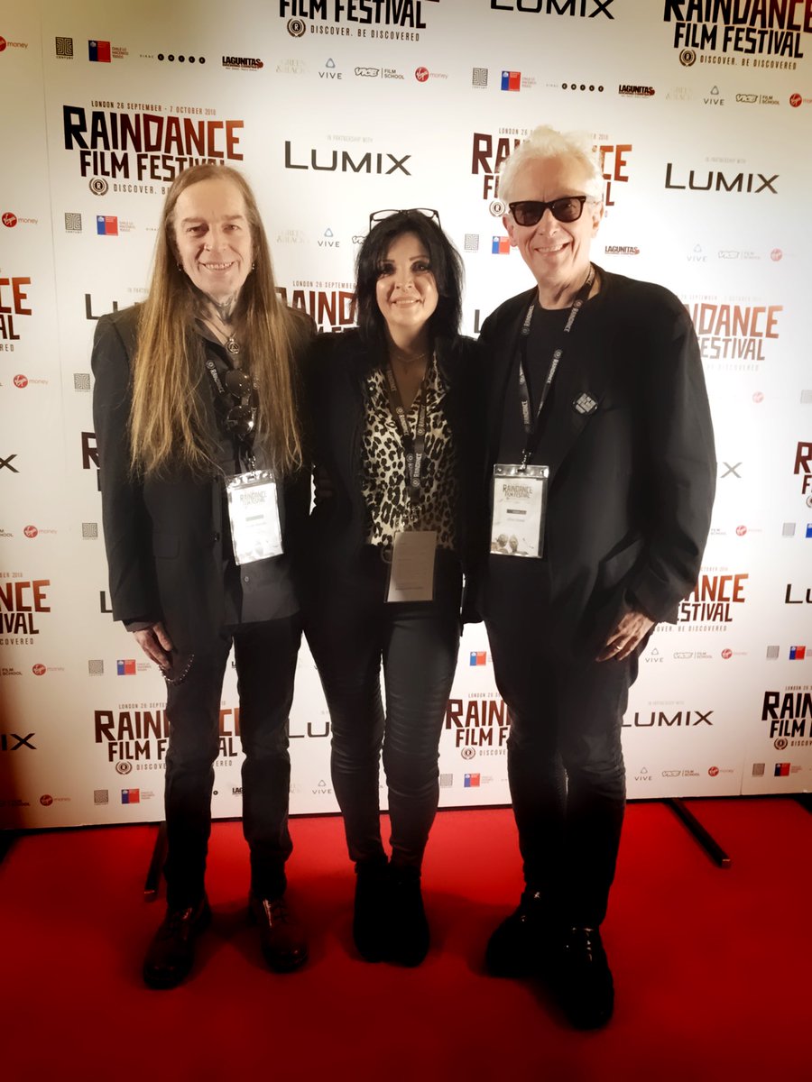 RS_Movies's tweet photo. Oct 2nd: UK Premiere of „IN YOUR FACE - The Neil Zlozower Story“ 🎬
— on the red carpet with @Raindance founder Elliot Grove 😎 —
#RaindanceFilmFestival #rattlesnakeproductions #rockphotography #elliotgrove #neilzlozower #documentary #indiefilm #ukpremiere https://t.co/OdXrgLCmyS