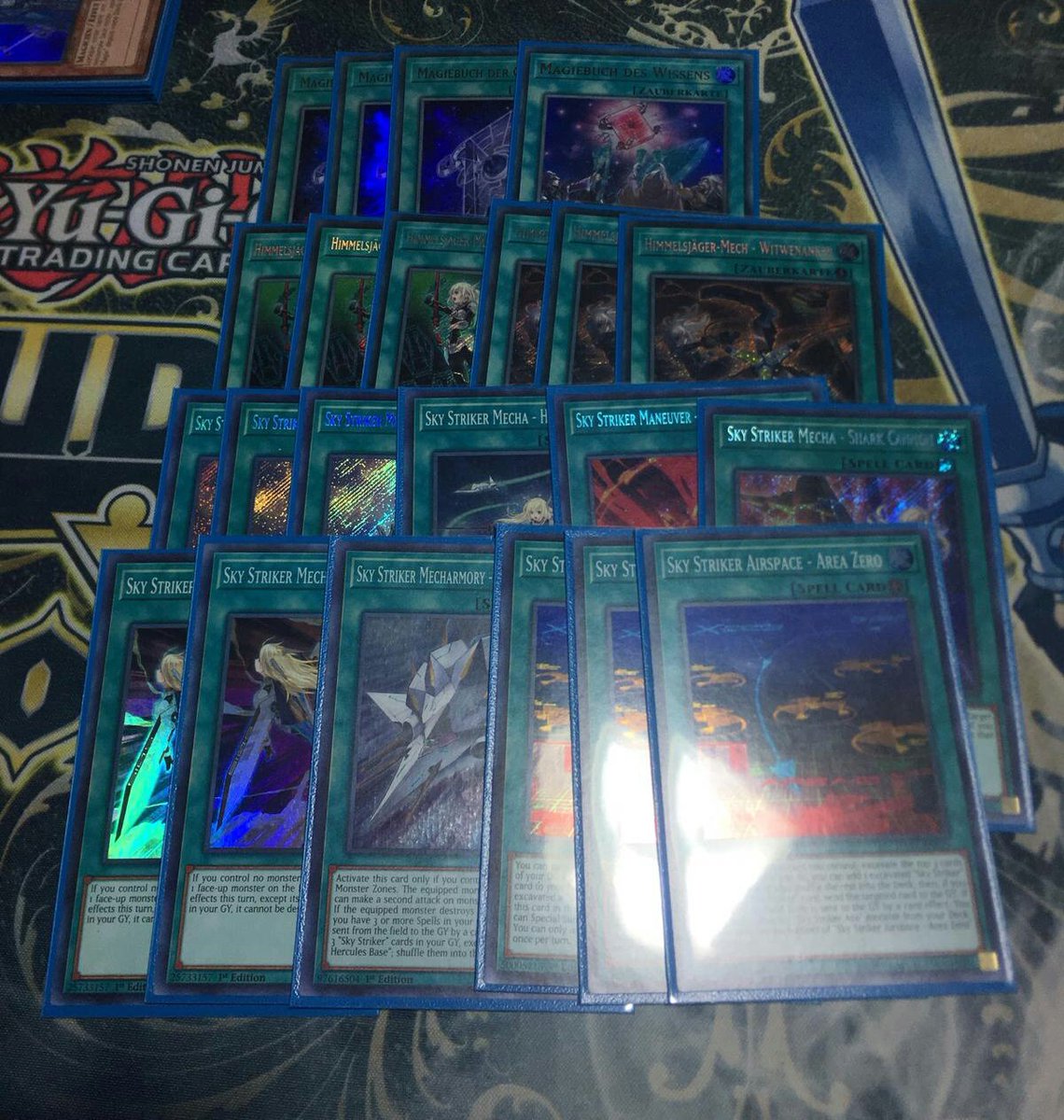 ElementsUnited2's tweet photo. Noch mehr Sky Striker
Hier Jules (@MollerJulian ) sein Sky Striker mit Spell Book Engine mit der er Platz 10 erreichen konnte und sich damit wahrscheinlich die EM Quali geholt hat.
#YuGiOh #Elementsunited #WCQ https://t.co/kk5VelqM7T
