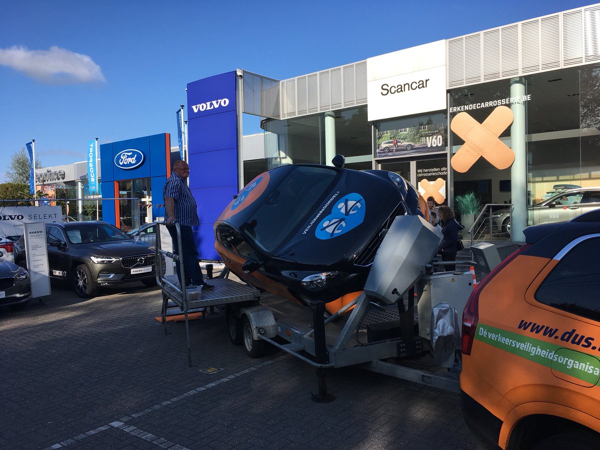 Rouchke_Rolo's tweet photo. Veiligheid primeert bij Garage Deprince Scancar te Lier tijdens deze Voka @OpenBedrijven. Met dank aan gastheer @LeoDeprince voor de gasten een actieve blik achter de schermen te gunnen. https://t.co/tWgEuODyF7