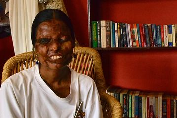 Sudeepkaur_'s tweet photo. " they don't wanna kill you,
they want to make you ugly, so no one can love you"

says a acid attack victim,
let's tell her we still love her, coz she's even more beautiful when she wears her courage !

#SaveSheroes  #ThinkBeyondHeroes4 #BMLDGM @MalooMonali06 @SumiYadav10 https://t.co/RnkDTcV5zr
