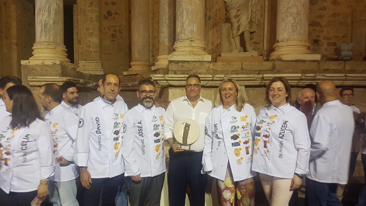 CAROLUSVEMPEROR's tweet photo. ¡Nos encanta presumir de los logros! Y es que no todos los días #ACOCYREX premia nuestra iniciativa @FogonesImperial 😉 ¡Un gran homenaje al #EmperadorCarlos! https://t.co/rtokbnWRzq #ItineraCarolusV #RutasCarlosV #RutaDelEmperador
@QuintinCorreas @CultureRoutes @fundacionyuste https://t.co/PBMVeaLq62