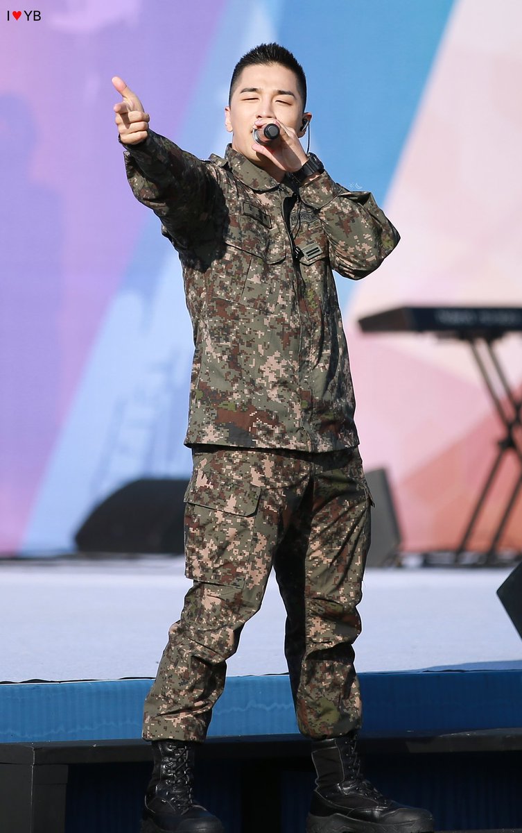 URTHESUN's tweet photo. 181007 #태양 @ 지상군페스티벌 🚩

동슈스 간지폭발에 계룡대도 폭발💥💥💥

@Realtaeyang #지상군페스티벌
#동영배 #TAEYANG #영배 #태양달 https://t.co/P4Oir8NcKL