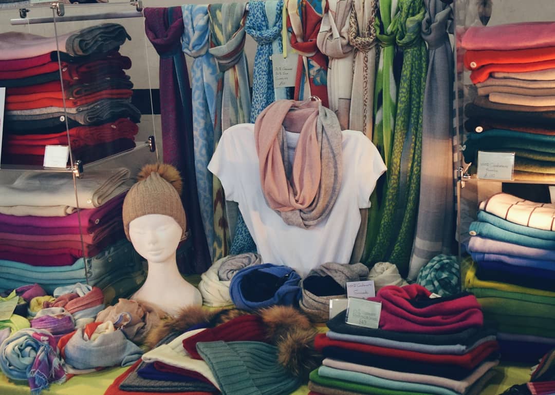 XmasFairSWLond's tweet photo. Christmas always feels like a last-minute rush. Get ahead of the game at this years SW London Christmas fair!
Imagine ... sipping a glass of wine whilst leisurely browsing the most perfect Christmas gifts, all under one roof! 
Stress free shopping, well in time for Christmas. https://t.co/So2GdHTjI7