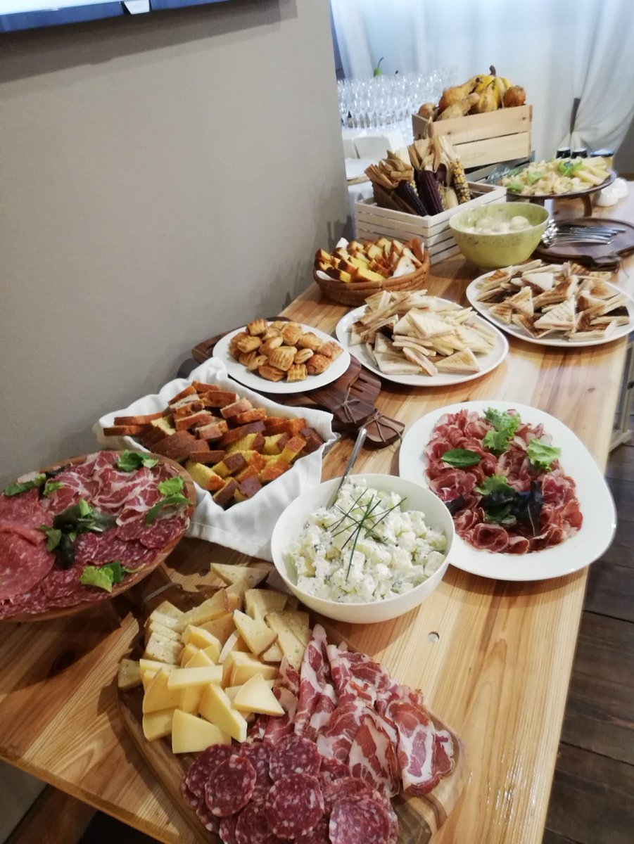 Mielizia_Conapi's tweet photo. Un vero #socialbrunch della #domenica deve addolcire anche gli occhi! È tutto bellissimo qui a Sonia Factory con @soniaperonaci , vero @LinkageADV ?! #miele #Mieliziabrunch #socialbrunch https://t.co/SmuXtk9Umw
