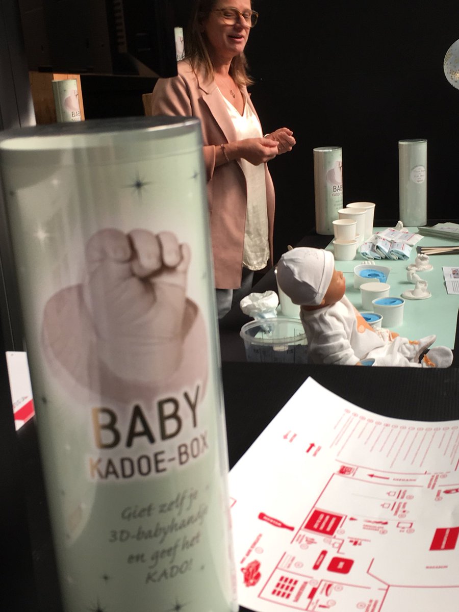 Rouchke_Rolo's tweet photo. Vijftig jaar jong...en vandaag @OpenBedrijven de geboorte van een nieuw product @Vosschemie met de baby kadoe box voor het gieten van je eigen 3D babyhandje. Proficiat! https://t.co/ZxxN4eRb5w