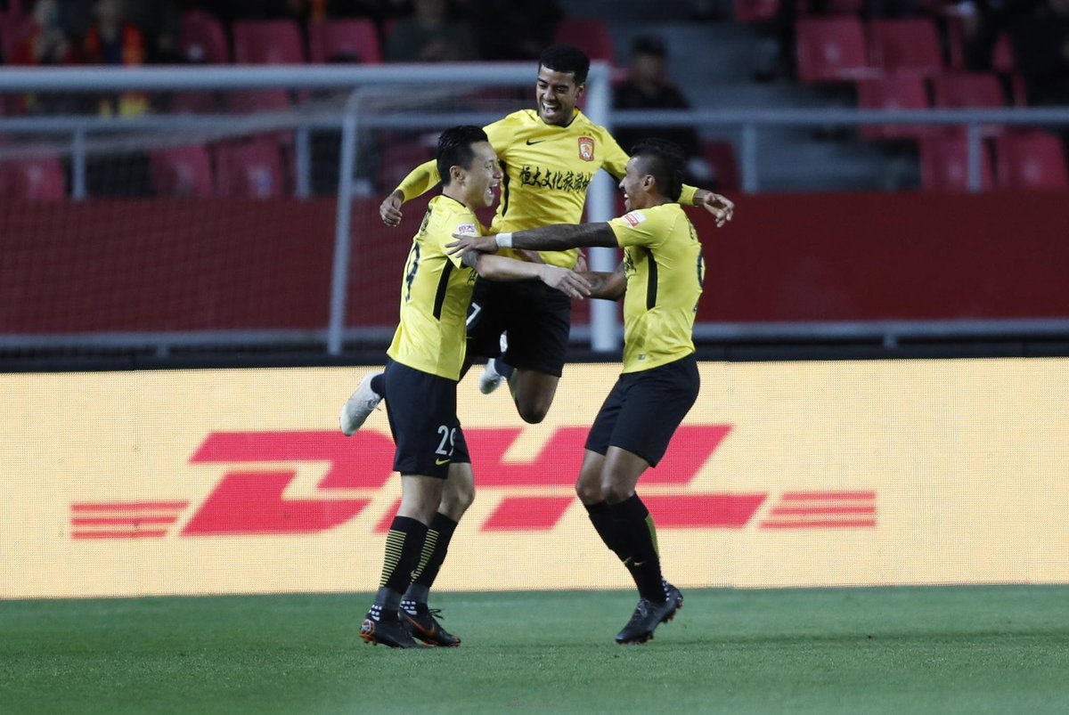Superligachina's tweet photo. #Jornada25 @Superligachina| El #GuangzhouET no falla para seguir presionando al líder tras vencer a domicilio 0 : 3 (#GaoLin, #Alan & #YuHanchao) ante un mal #Hebei. https://t.co/xJSMZ3oq6V