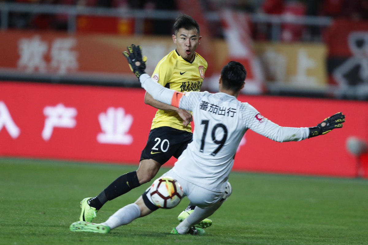 Superligachina's tweet photo. #Jornada25 @Superligachina| El #GuangzhouET no falla para seguir presionando al líder tras vencer a domicilio 0 : 3 (#GaoLin, #Alan & #YuHanchao) ante un mal #Hebei. https://t.co/xJSMZ3oq6V