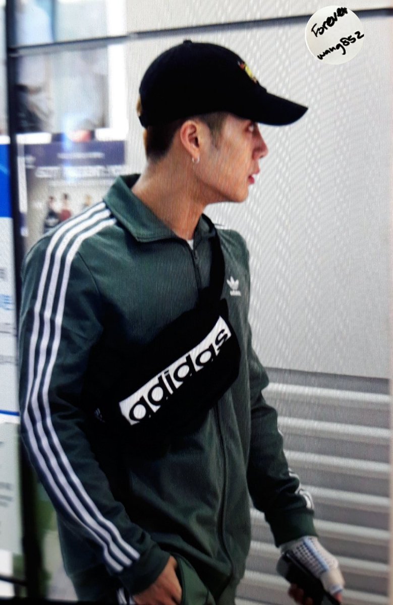 forever_wang852's tweet photo. 181007 Adidas 팬싸 출근

#wangjackson #잭슨 #王嘉爾 #王嘉尔 #got7 #갓세븐 #Lullaby #PresentYOU https://t.co/fSSPF34eOY