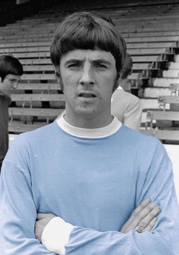 TheMaverickTeam's tweet photo. #StanBowles #Alzheimers https://t.co/smvRqgjFcA fundraising calendars coming home to New Moston Today @Fairway_Inn @JosephHolt1849. If you’re in the area show your support and pick up a quality souvenir, all proceeds to Stan’s care home costs #MCFC #LIVMCI https://t.co/FzmvO4DaL5