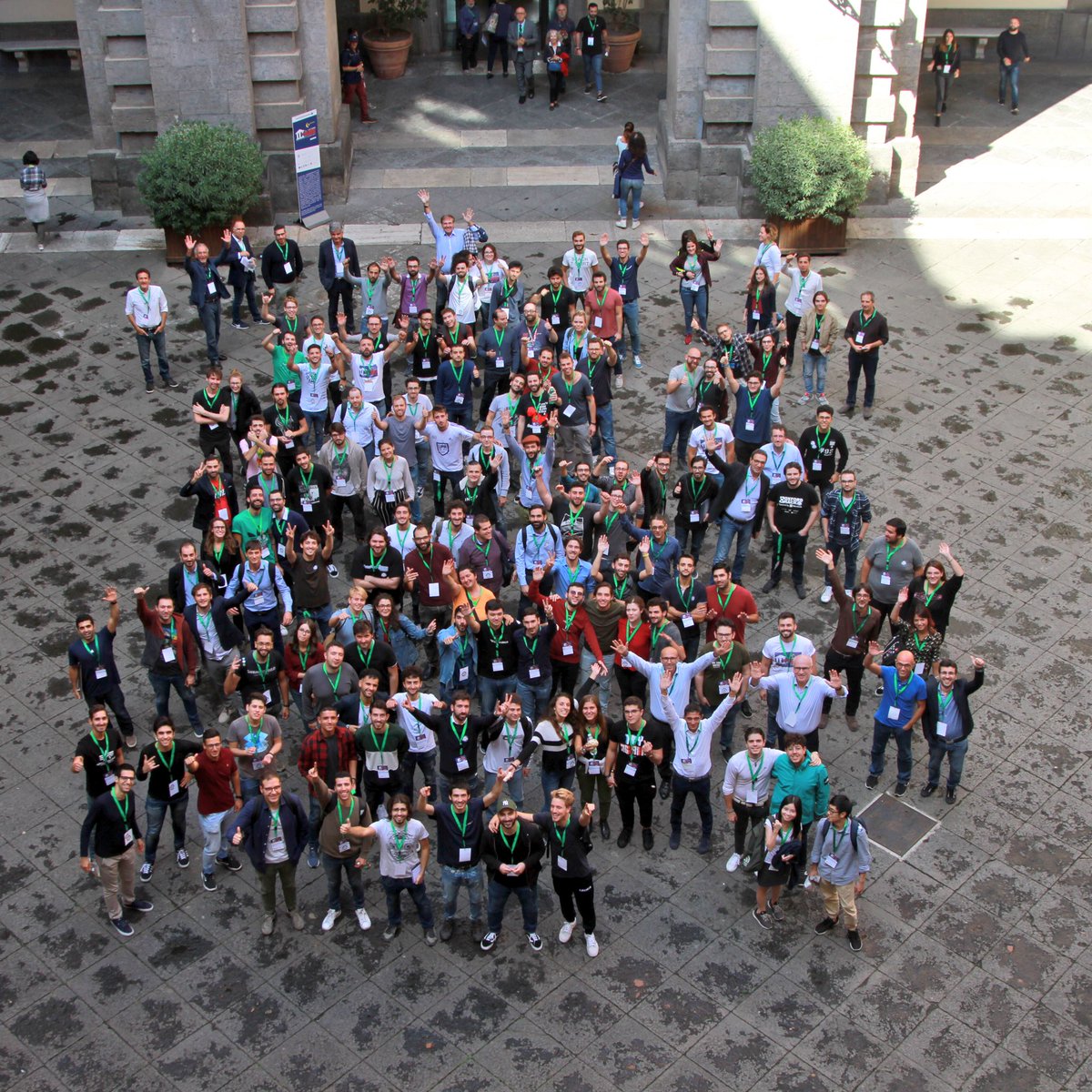 MakerFaireRome's tweet photo. Eccoli riuniti i partecipanti ad #HackNight18, nel cortile monumentale del @Capodimonte_mus. Tra poco presenteranno i lavori alla giuria! In bocca al lupo a tutti! 🤞#aspettandomakerfairerome #MFR18 https://t.co/NtLlaJyqZW