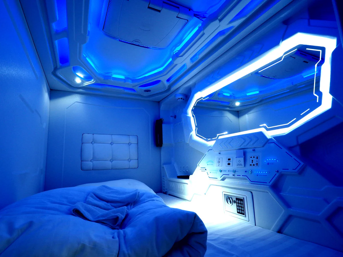 わざわざ泊まりに行きたい！宇宙船チックなカプセルホテル！！