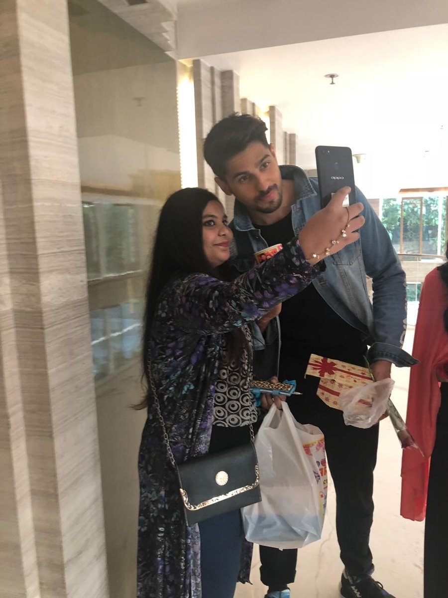 florarehman's tweet photo. Finally today met love of my life @S1dharthM in my city lucknow thanks @Team_SidharthM for giving this opportunity Sid is such a gem and kind hearted person I have ever seen https://t.co/bAdXAUuXfg