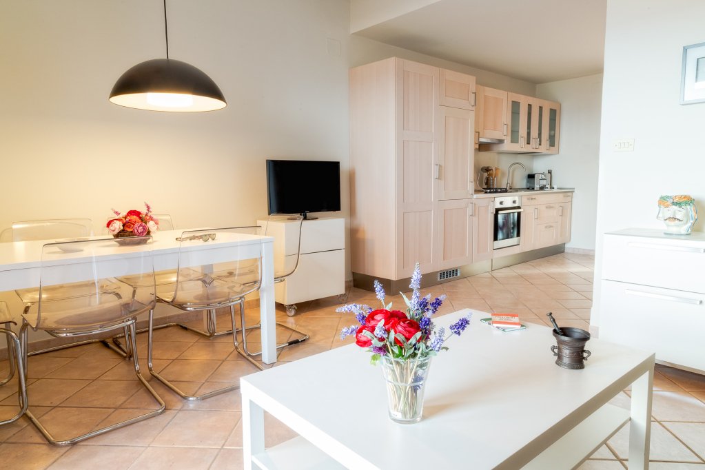 InCefaluAp's tweet photo. The apartments of #InCefalu are still open for the last break before the next winter holidays! Enjoy the sea a little more 
 https://t.co/4E542wHIIW https://t.co/DcVoAGY2qL