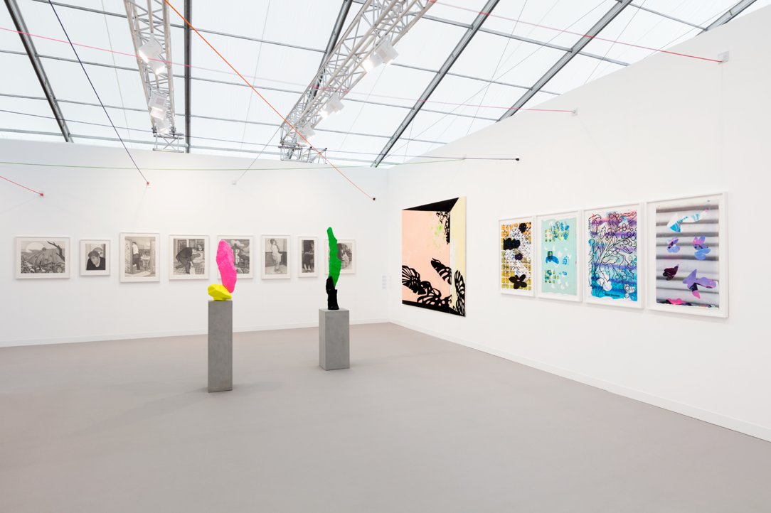 SadieColesHQ's tweet photo. Today is the final day of #Frieze London 2018!
Come and visit us at booth F02 to see work by #UrsFischer, #TJWilcox, #PaulAnthonyHarford, #WilhelmSasnal, #RyanSullivan, #AlvaroBarrington, #UriAran, #EizabethPeyton, #DarrenBader and #JohnBock. (@FriezeArtFair) https://t.co/4s2yZJOVyv