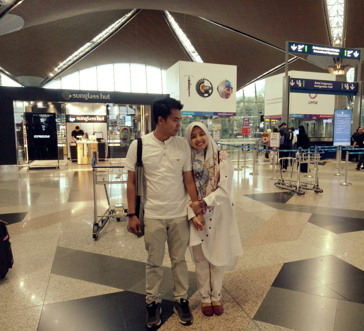 AinurAzwani's tweet photo. 7th years of LDR👫❤ https://t.co/YrCAMtIhgB