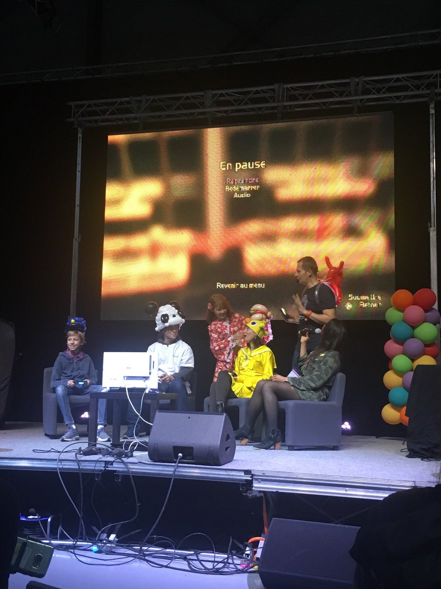 Yoan de <a href="/gamestalgie/">Gamestalgie</a> sur scène pour jouer à Gang Beasts avec <a href="/Marcuszeboulet/">Marcus</a> et <a href="/ayami_michelle/">Ayami Michelle</a> à la <a href="/SRGfestival/">SAVOIE RETRO GAMES</a> !
En mode monsieur Panda 🐼🤣