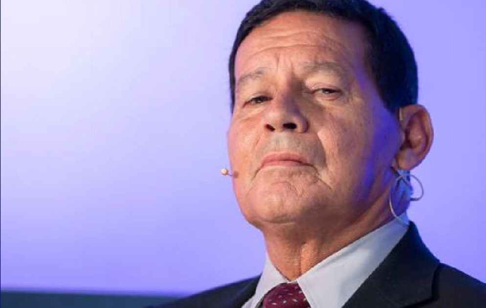 amaurichamorro's tweet photo. “Mi nieto es un tipo guapo. Es el blanqueamiento de la raza.”. Palabras del General Mourão, candidato a vicepresidente de @jairbolsonaro. Es eso lo que está en juego en #EleccionesBrasil https://t.co/lhNn1KEuMo