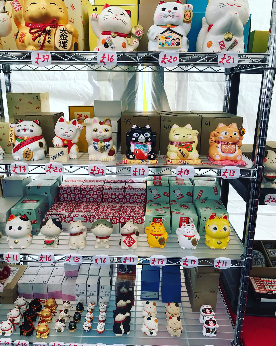 Cutiecharacters's tweet photo. Lucky cats 🍀#cats #kittens #japan #japenesefestival #london #trafalgarsquare #travel #trip #tourist #sourvenirs https://t.co/H5bfu2qDrP