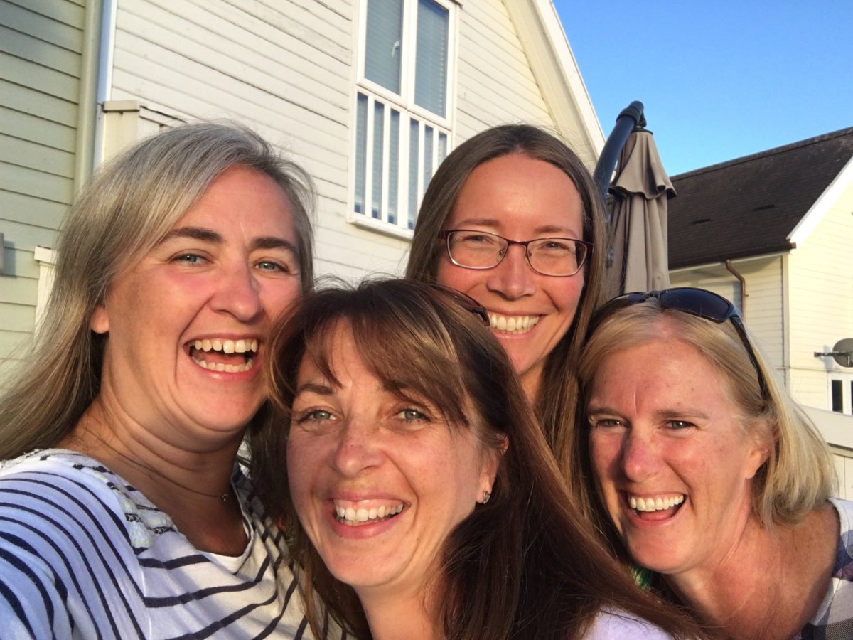 freshairfridays's tweet photo. Looking after ourselves means that we are better able to look after the people around us, but what does that look like? Here @sarannep shares what it means to her... #SelfCareSunday #selfcare #putonyourownoxygenmaskfirst #WMHD #WHMD18 https://t.co/TGByXi4Mc0 https://t.co/6HJuyaymet