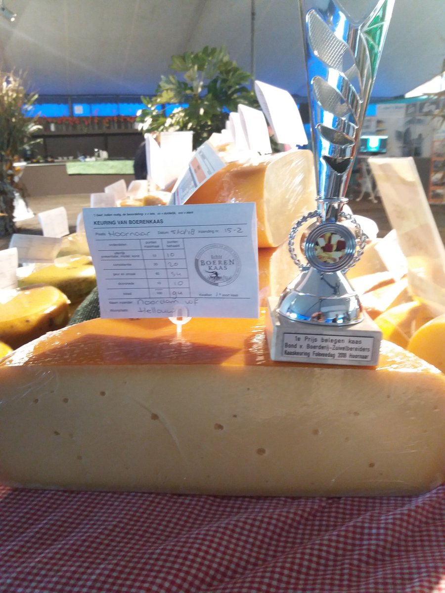 Wat een week... met zoveel hoogtepunten! Nadat we de eerste prijs voor belegen kaas in ontvangst mochten nemen , is onze kaas ook nog door de kinderjury gekozen tot lekkerste kinderkaas van 2018🧀
Trots op ons team van boeren, kaasmakers en medewerkers♥️
#boerderijzuivel