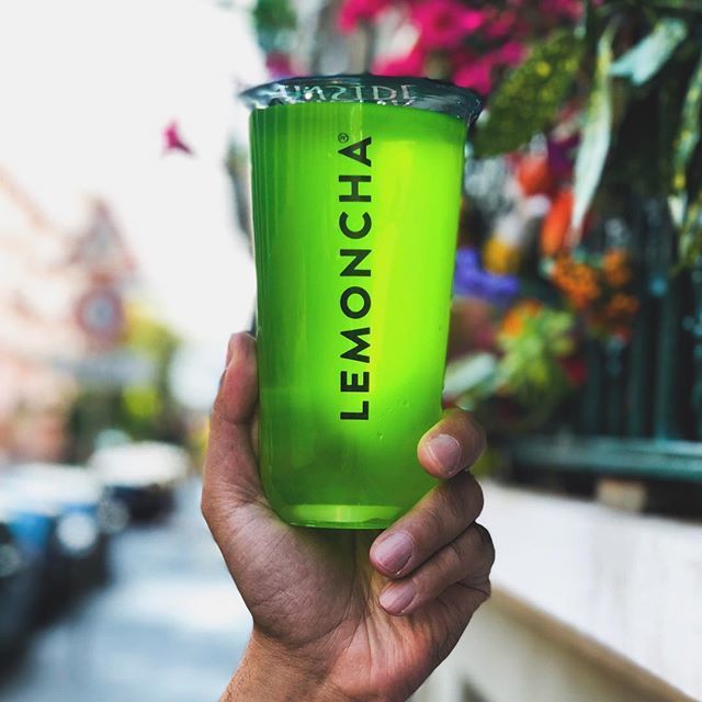 October calls for glowing green drinks 🍏

#lemoncha #applegreentea #freshlybrewed #neverpreparedinadvance #spooktober #teabar #geneva ift.tt/2ykeGBe