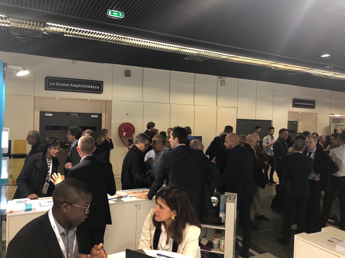 BelleghemEric's tweet photo. Une belle affluence aujourd’hui encore sur le stand ⁦@StarkeyFrance⁩ du congrès #SFORL2018 ⁦@starkeyhearing⁩ https://t.co/lUhAksEF0I