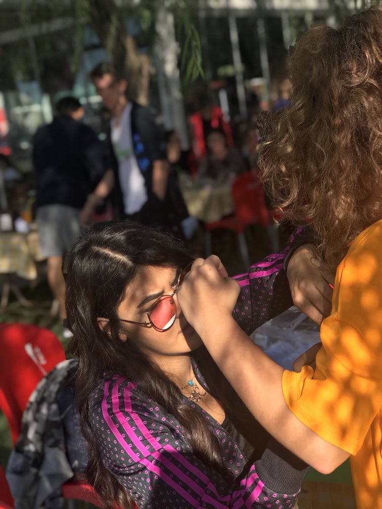 DogaTopkapi's tweet photo. Velisi,yöneticisi,öğretmeni her işte hep beraberiz.. Kocaman bir aileyiz🖤 #runtofd @AliRizaLule @nazli10er @AltunbayAdnan @FerhatGulce https://t.co/hmrws2ux1D