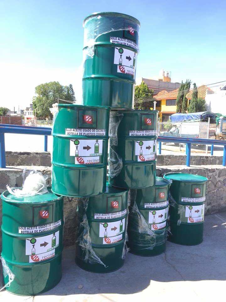 Cuautlancingo4U's tweet photo. Buenos días #Cuautlancingo hoy a las 11:00 am haremos entrega de 4 #EcoQuioscos al fraccionamiento Montecarlo. Seguimos fomentando el cuidado de nuestro medio ambiente. La importancia del reciclado de aceite comestible contribuye mucho. NO TIRES ACEITE AL CAÑO #Bosques2030 https://t.co/KbSuu5UjLB