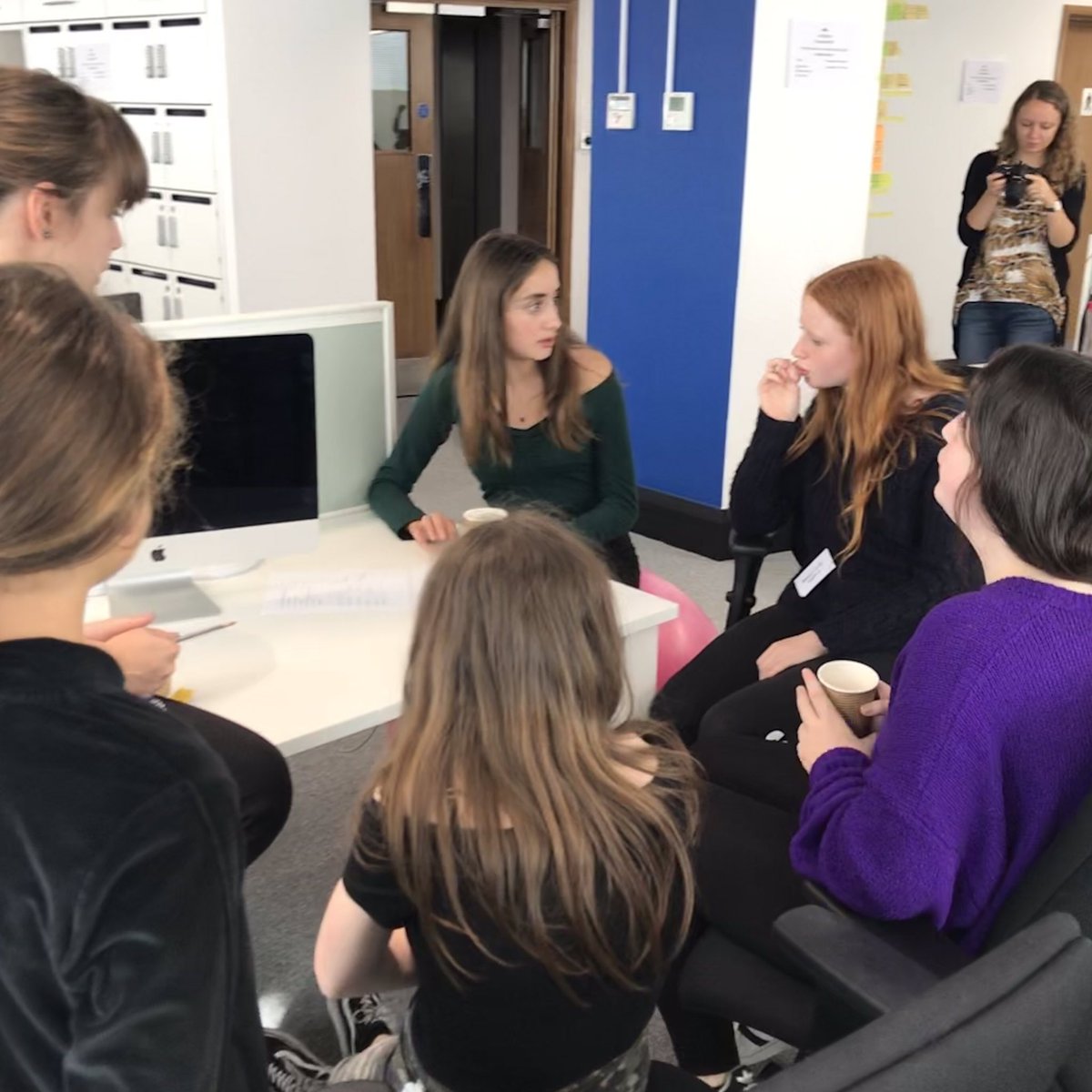 EvaProkop's tweet photo. RT @JewIntUK: Our teams are working up their #WearableTechnology ideas at our Girls Do Tech event #JiIntoTech #WomenInTech @Liat_Moss #Microbit https://t.co/CmBg72oxvn
