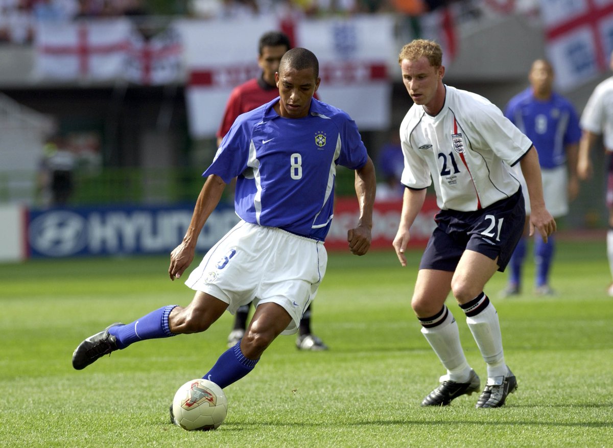Happy birthday to 2002 #WorldCup champion, @GilbertoSilva! 🎂🇧🇷🏆