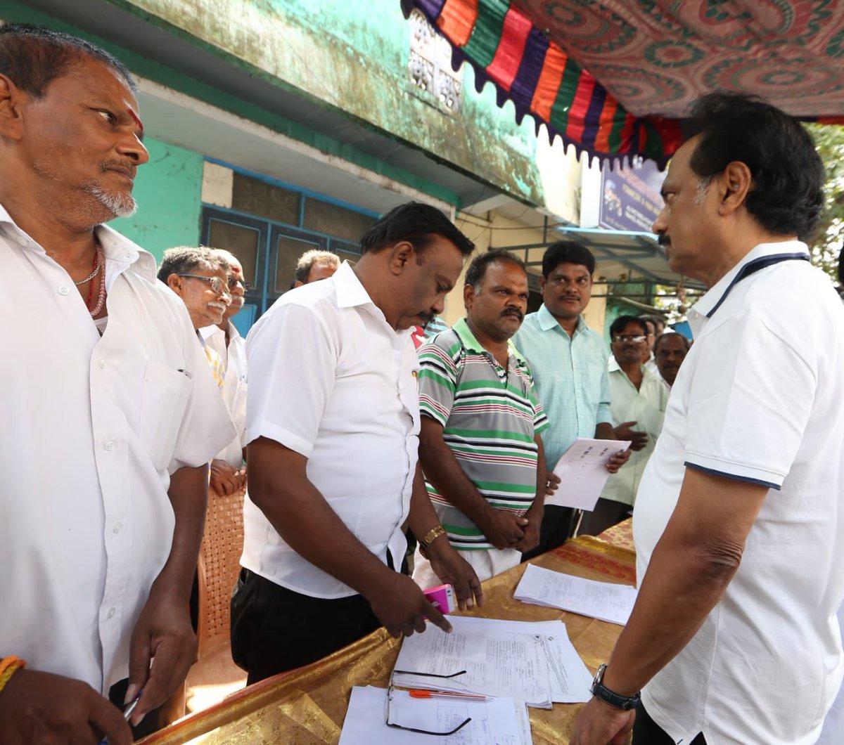 mkstalin's tweet photo. இன்று சென்னையில் உள்ள சட்டமன்ற தொகுதிகளில் நடைபெற்ற வாக்காளர் பட்டியலில் பெயர் சேர்ப்பு சிறப்பு முகாம்களை பார்வையிட்டு ஆய்வு செய்தேன். 

தமிழகம் முழுவதும் கழக செயல் வீரர்கள் அனைவரும், தொடர்ந்து நடைபெறும் கிராமசபை கூட்டம் மற்றும் சிறப்பு முகாம்களில் முழுக்கவனம் செலுத்திட வேண்டும்! https://t.co/eTEDLfapt8