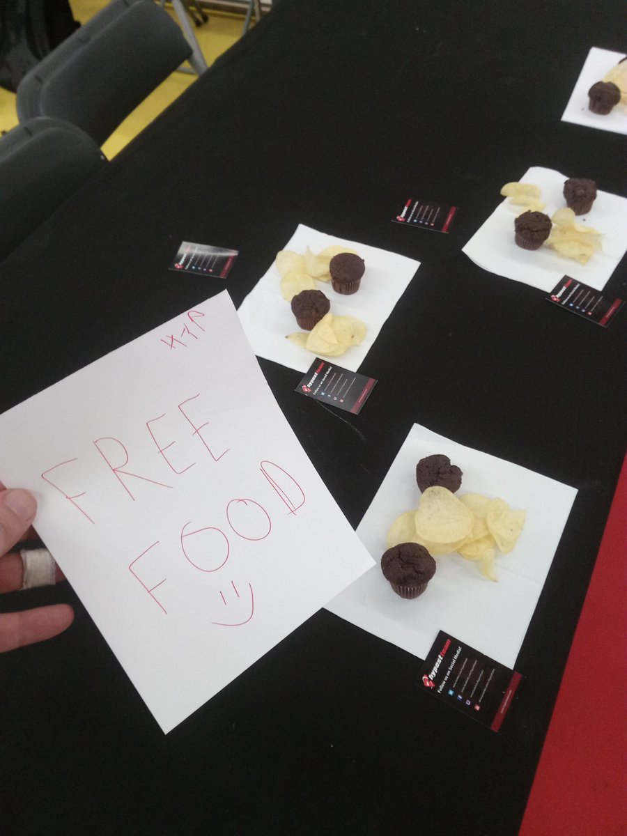 HypestTeam's tweet photo. Free muffins! Tweet us if you had some! The baker is open for feedback! #RetroMadeInAsia #NamurExpo #SmashScene #HypestTeam #Smash64 #Muffins https://t.co/f3bIxpRbbt