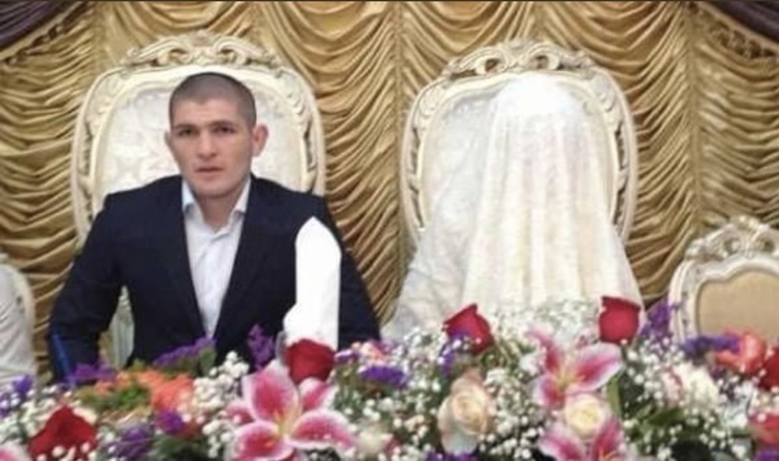 Rhymeslive's tweet photo. Жена Конона VS жена Хабиба https://t.co/ahEk0tL1QK